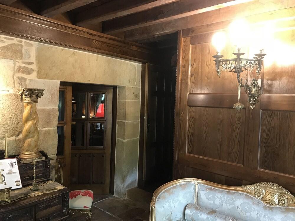 Palacio De Trasvilla Escobedo エクステリア 写真