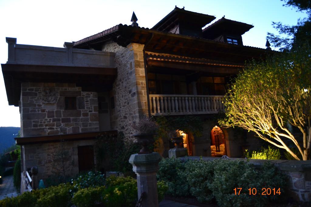 Palacio De Trasvilla Escobedo エクステリア 写真