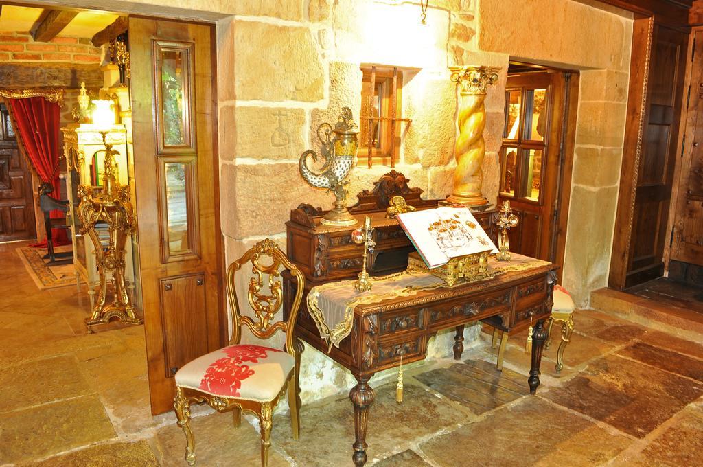 Palacio De Trasvilla Escobedo エクステリア 写真
